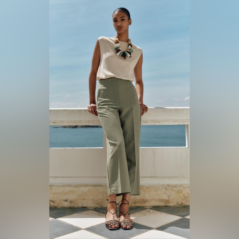 ZARA | HIGH WAISTED STRAIGHT CUT PANTS
KHAKI 0/8372/217/505/02